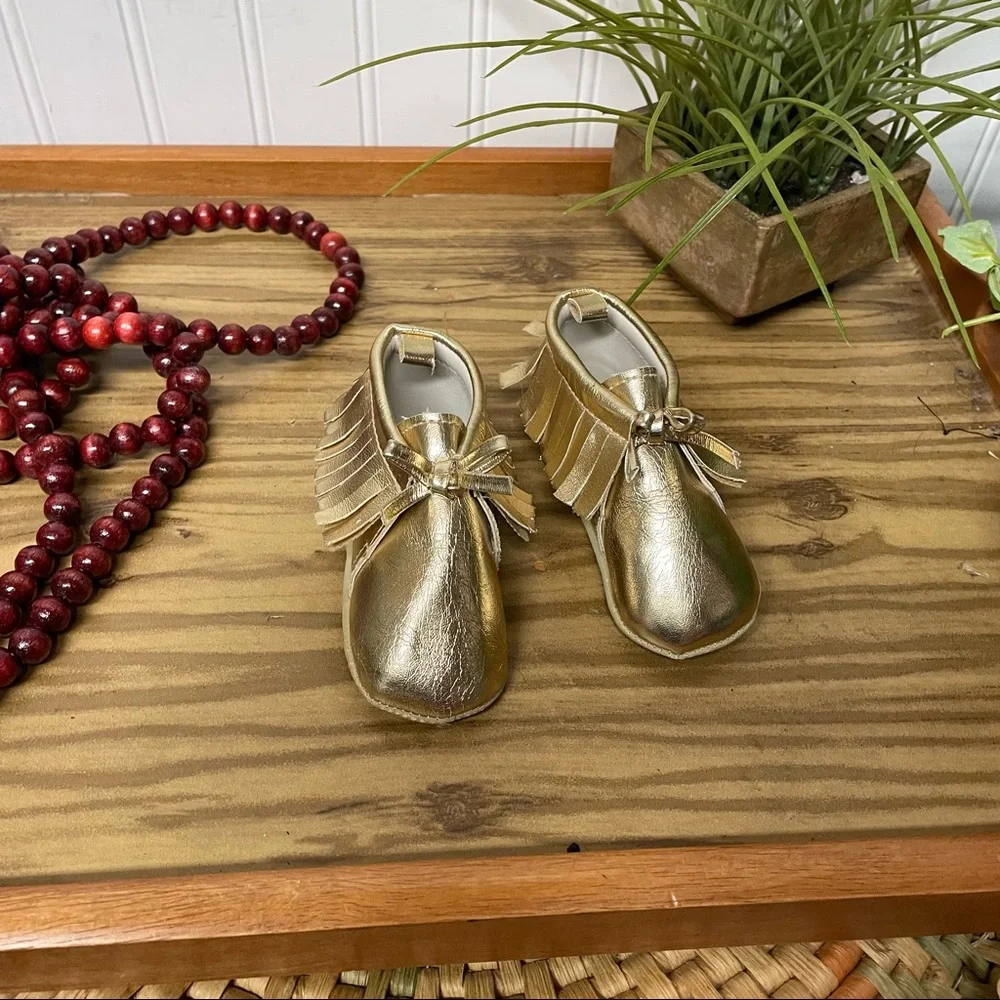 Old Navy Gold Mocassins Fringe Bow Baby Girl Shoes Size 6-12 months